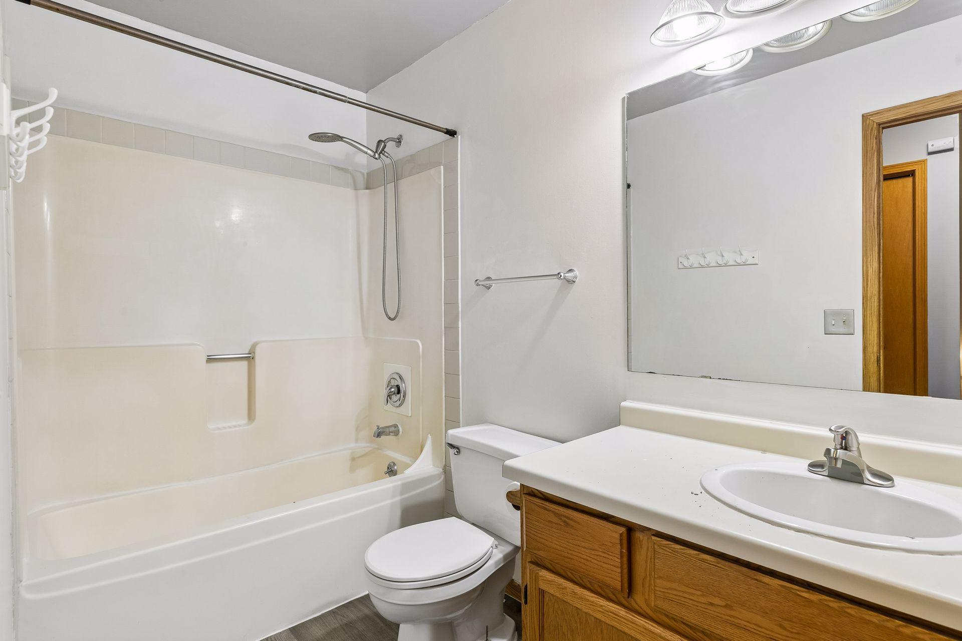 109 South Drive D Property Photo 10