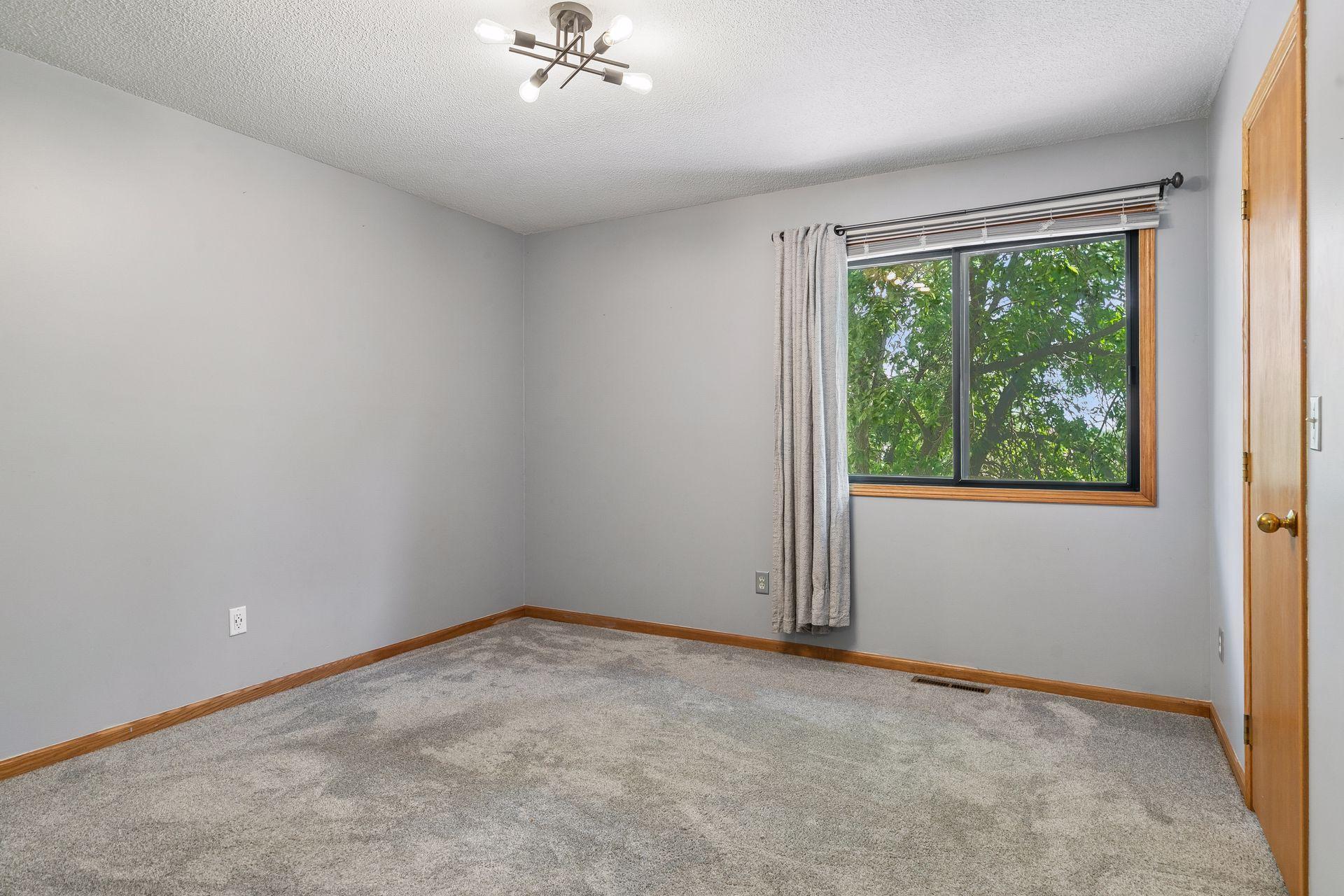 109 South Drive D Property Photo 11