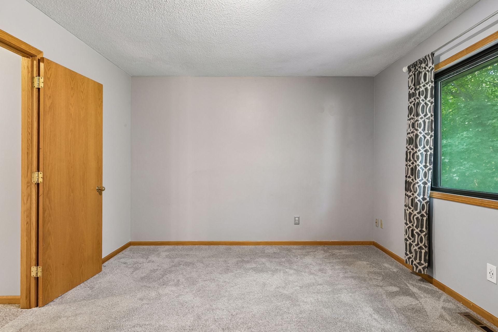 109 South Drive D Property Photo 12
