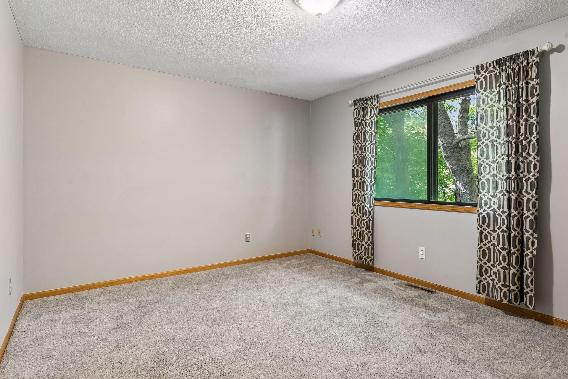 109 South Drive D Property Photo 13