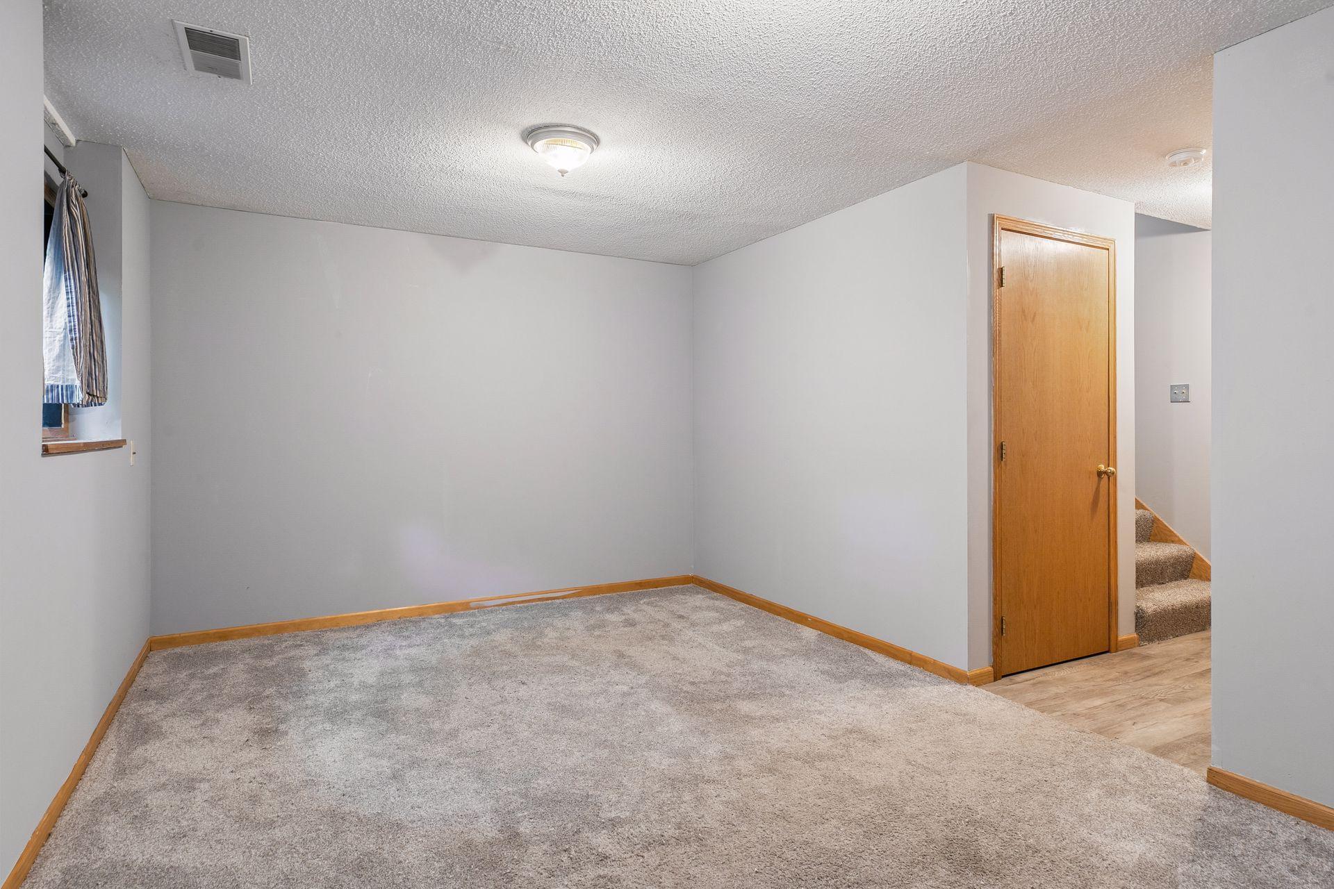 109 South Drive D Property Photo 15