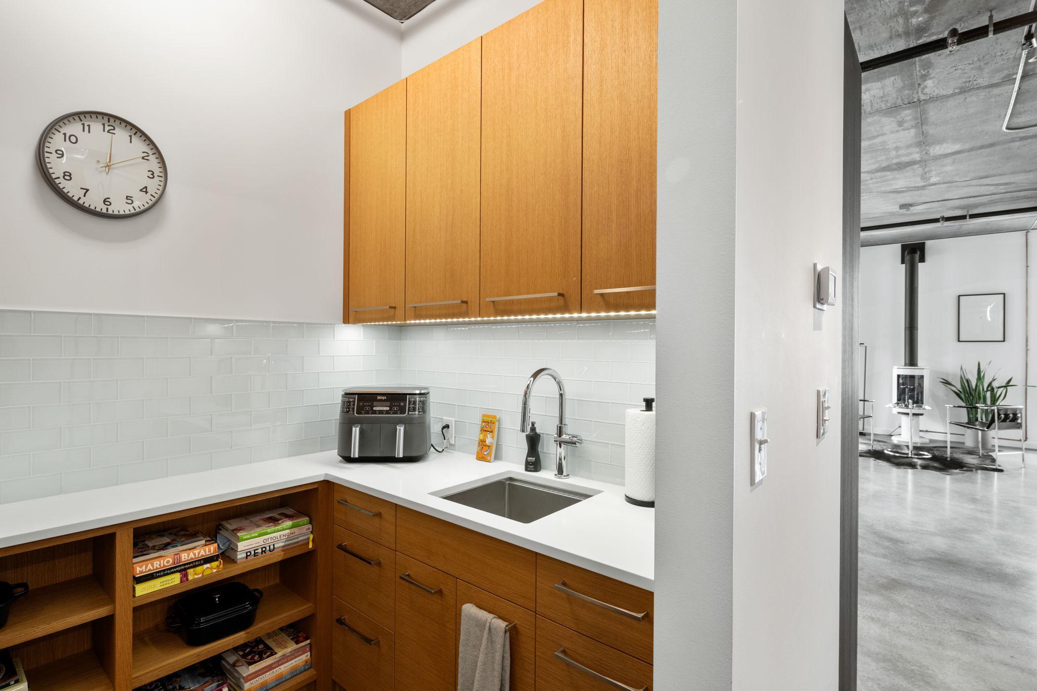 200 Park Avenue 401 Property Photo 9