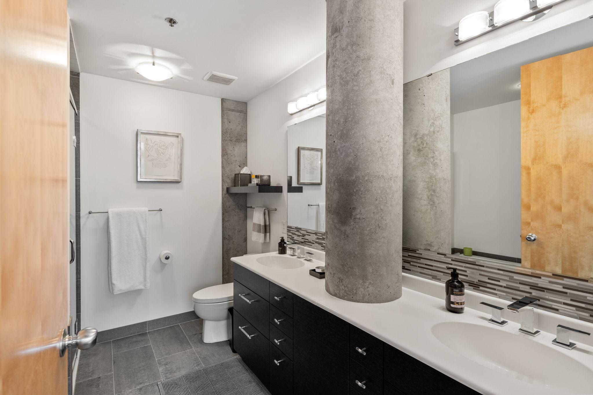 200 Park Avenue 401 Property Photo 28