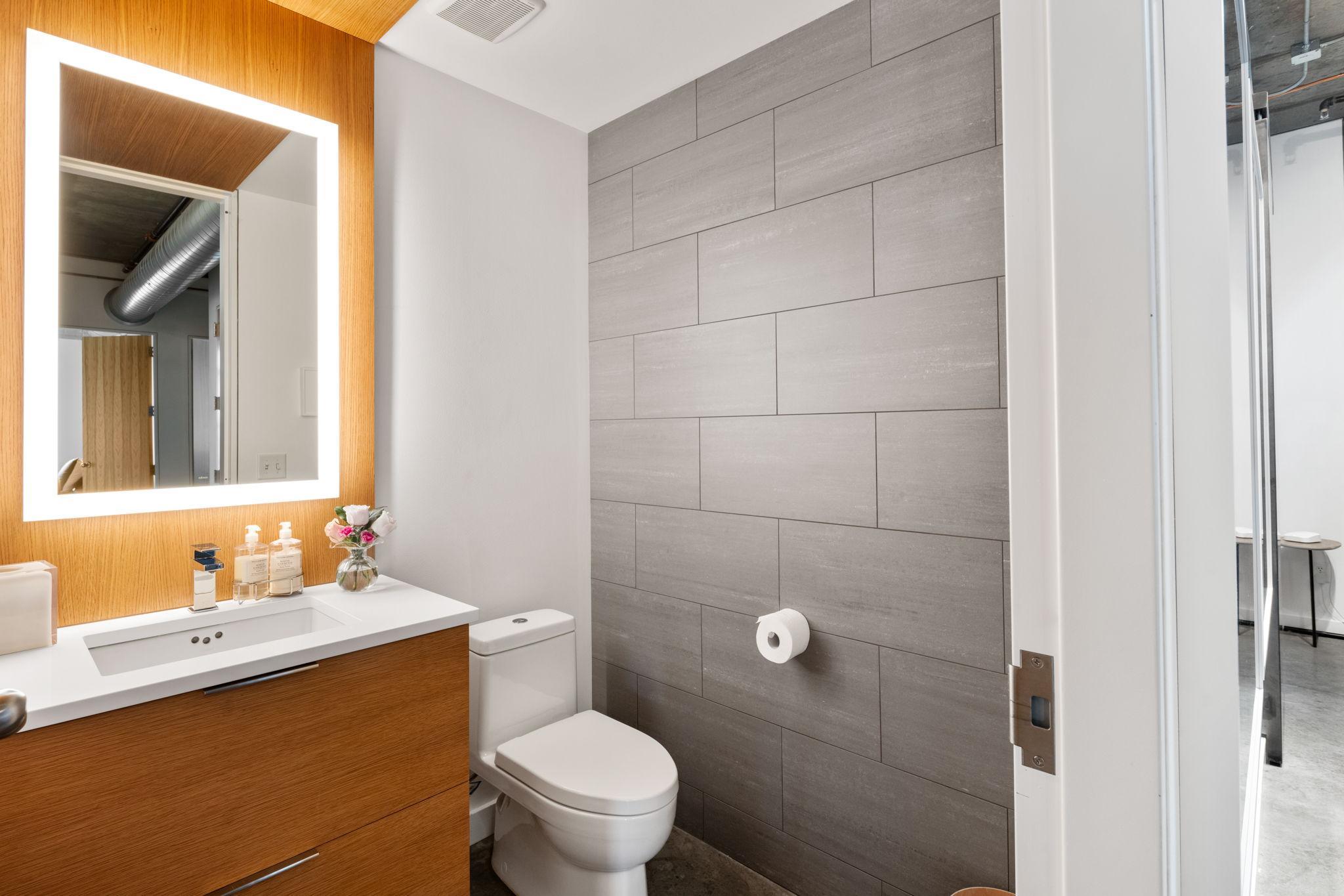200 Park Avenue 401 Property Photo 33