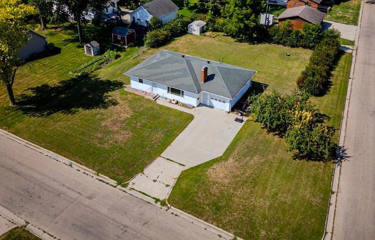 142 10th Avenue N Property Photo 1