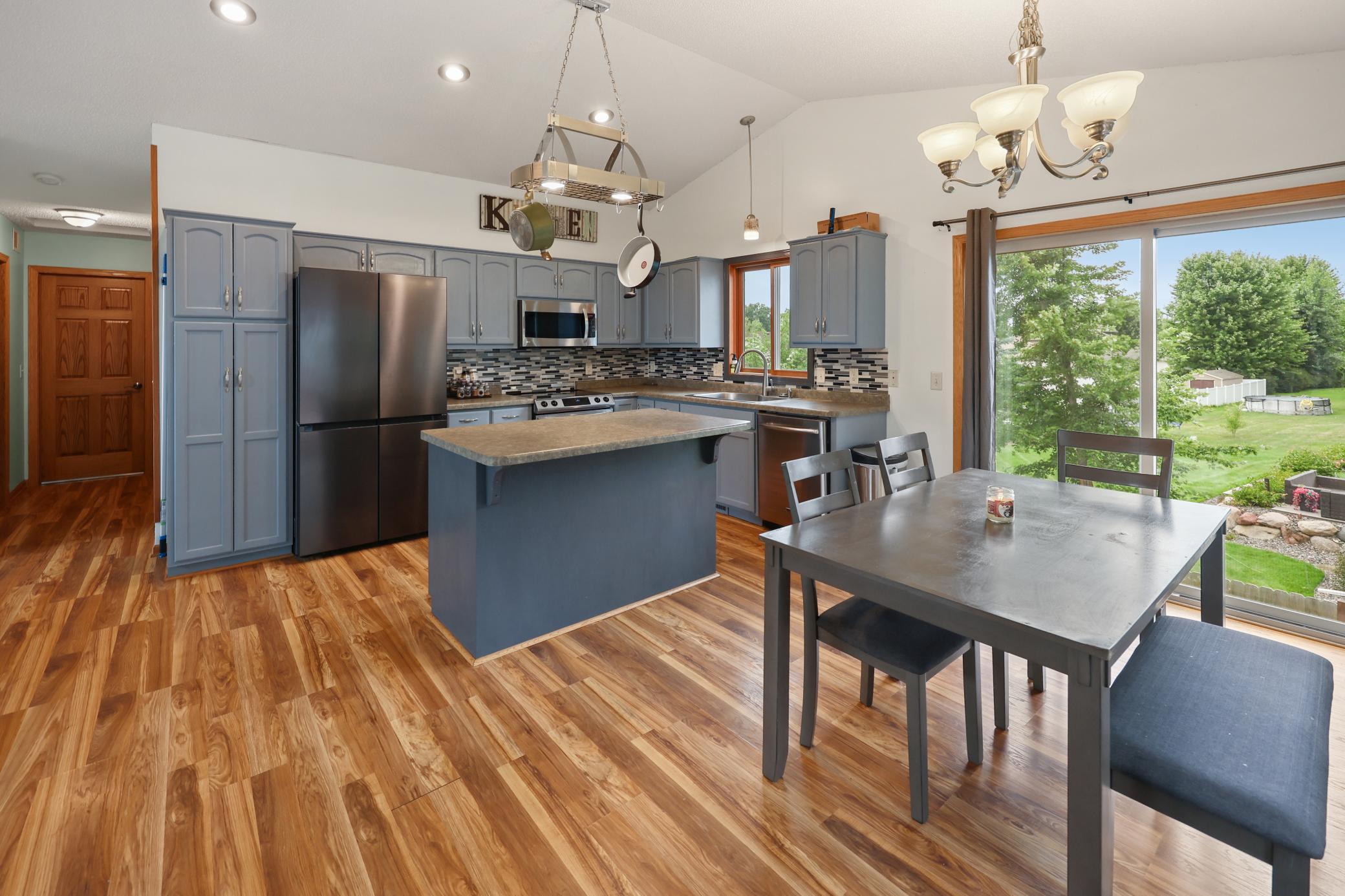 11164 Katherine Avenue Se Property Photo 6