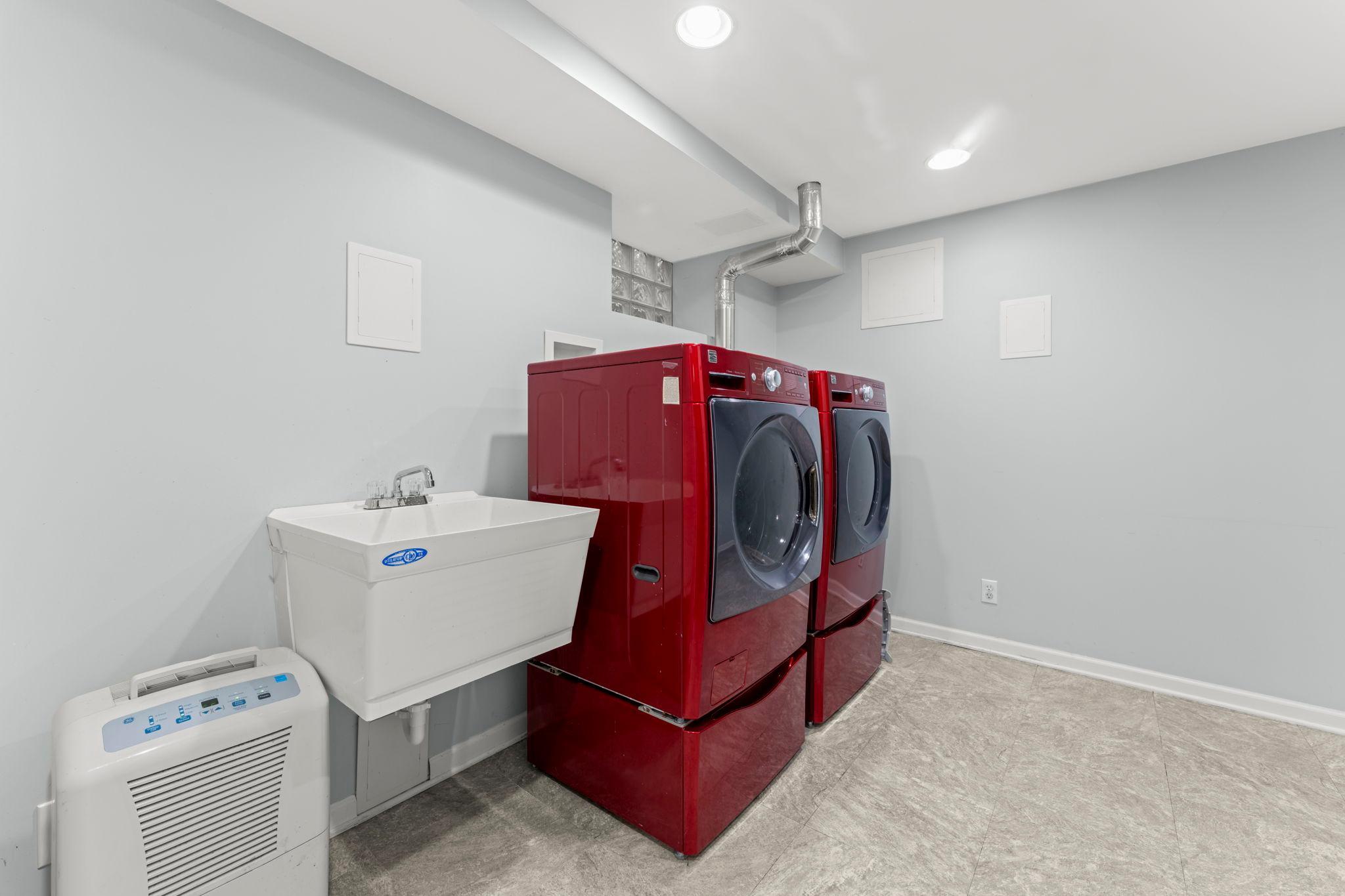3725 Glenhurst Avenue Property Photo 56