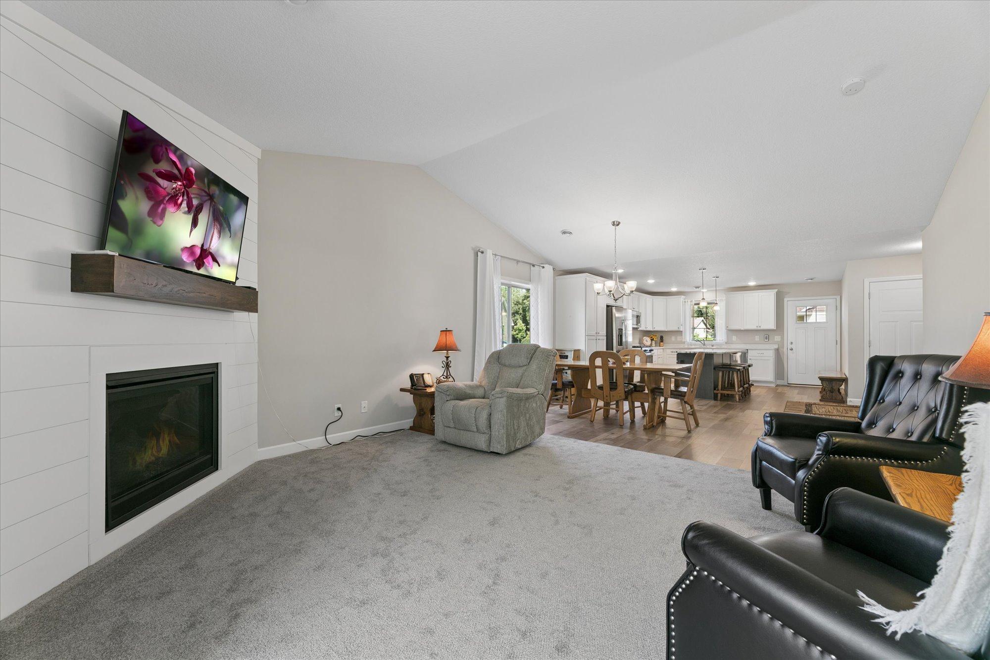 6049 Iris Lane Property Photo 10