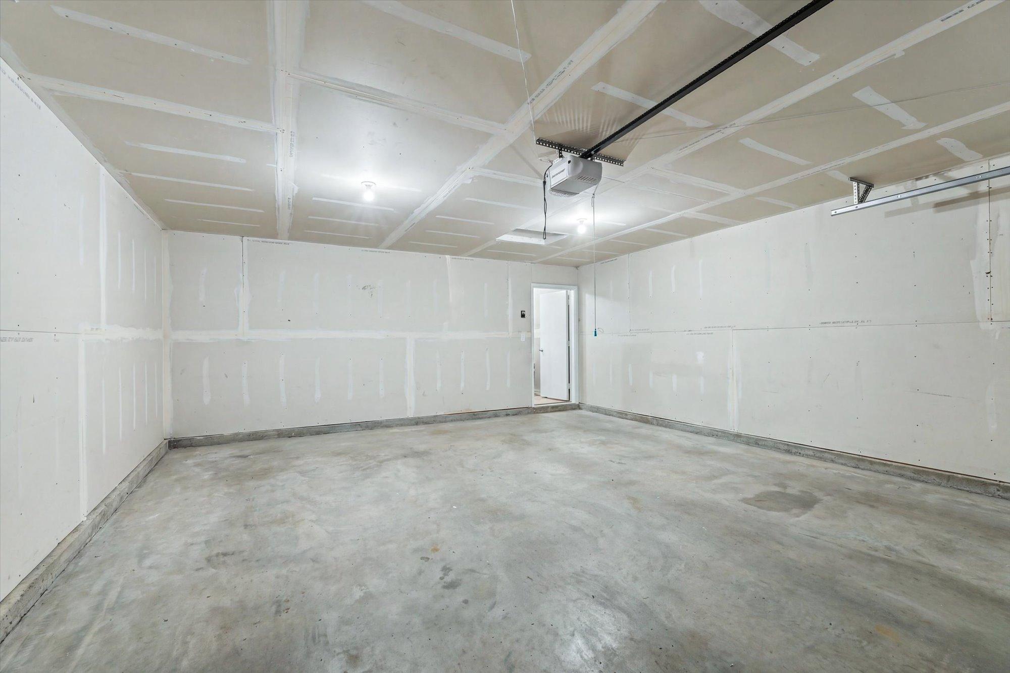 6049 Iris Lane Property Photo 12