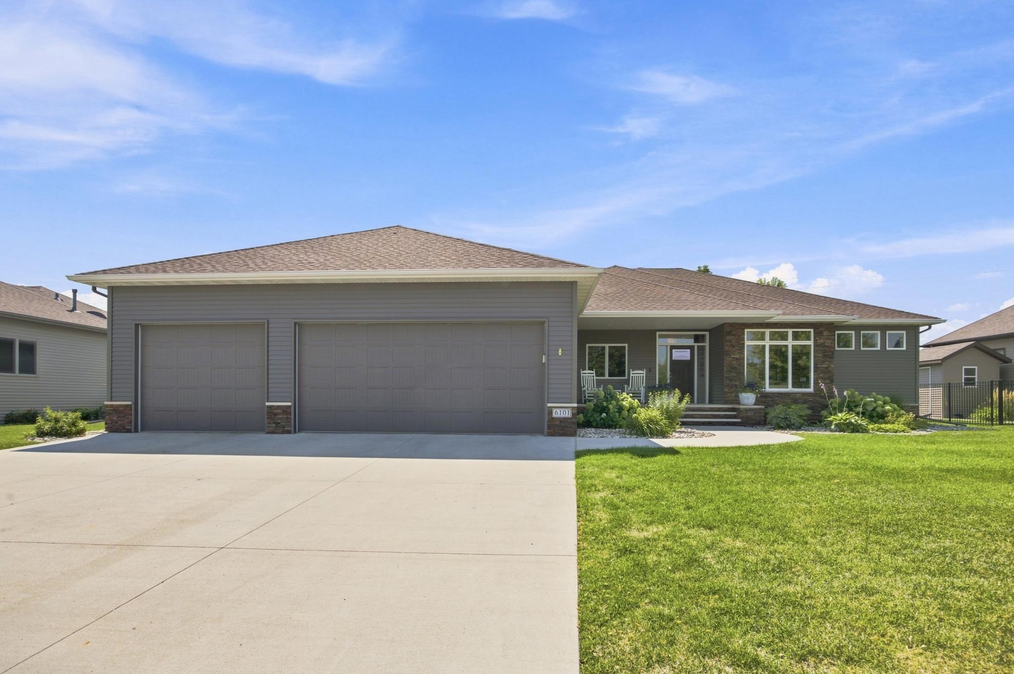 6101 Silverleaf Drive S Property Photo 1