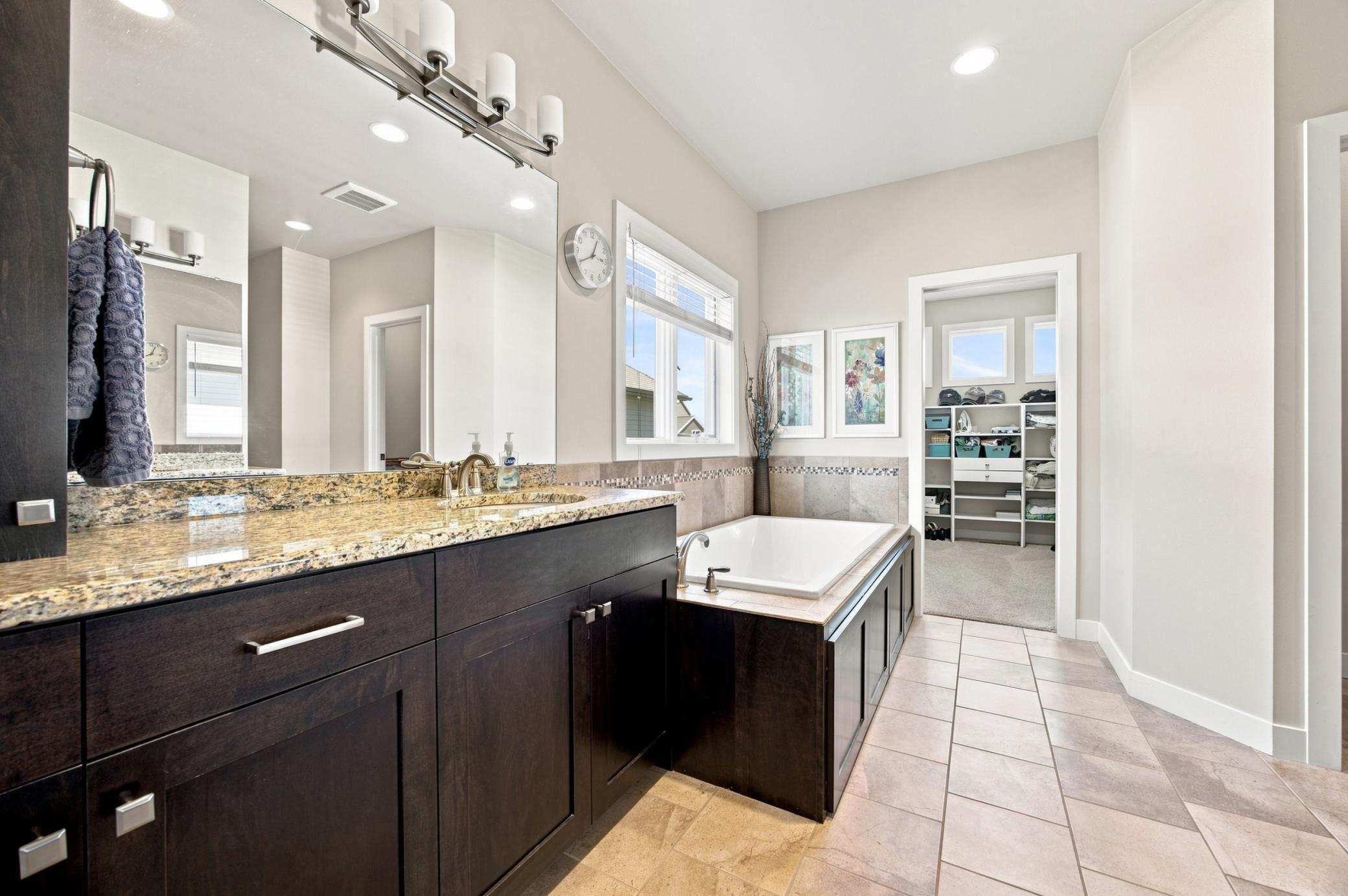 6101 Silverleaf Drive S Property Photo 18