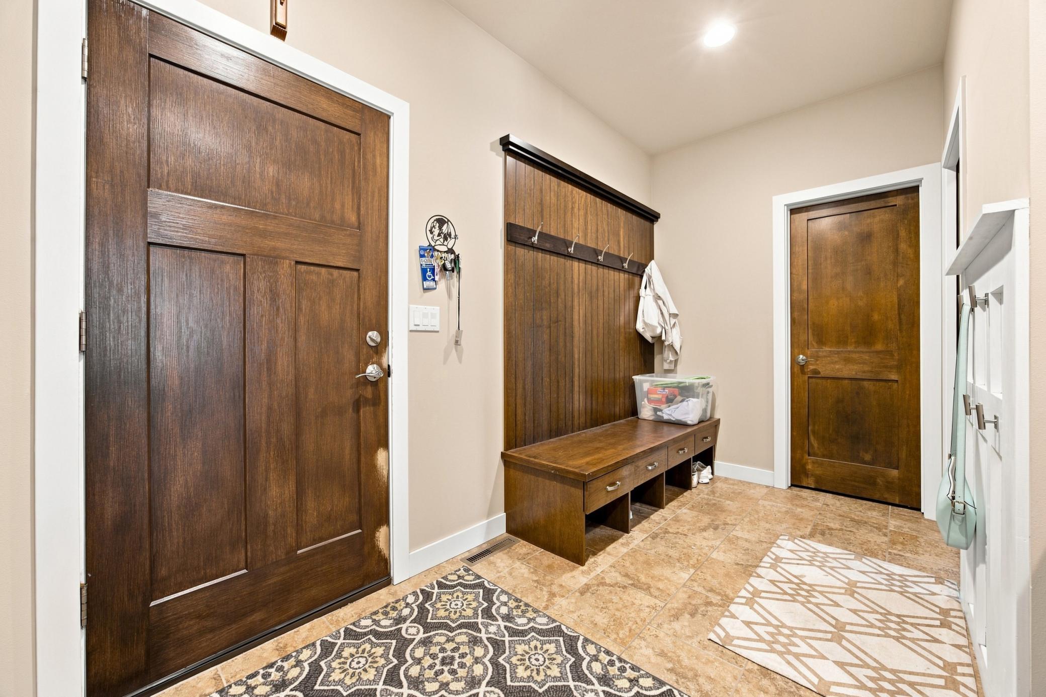 6101 Silverleaf Drive S Property Photo 25
