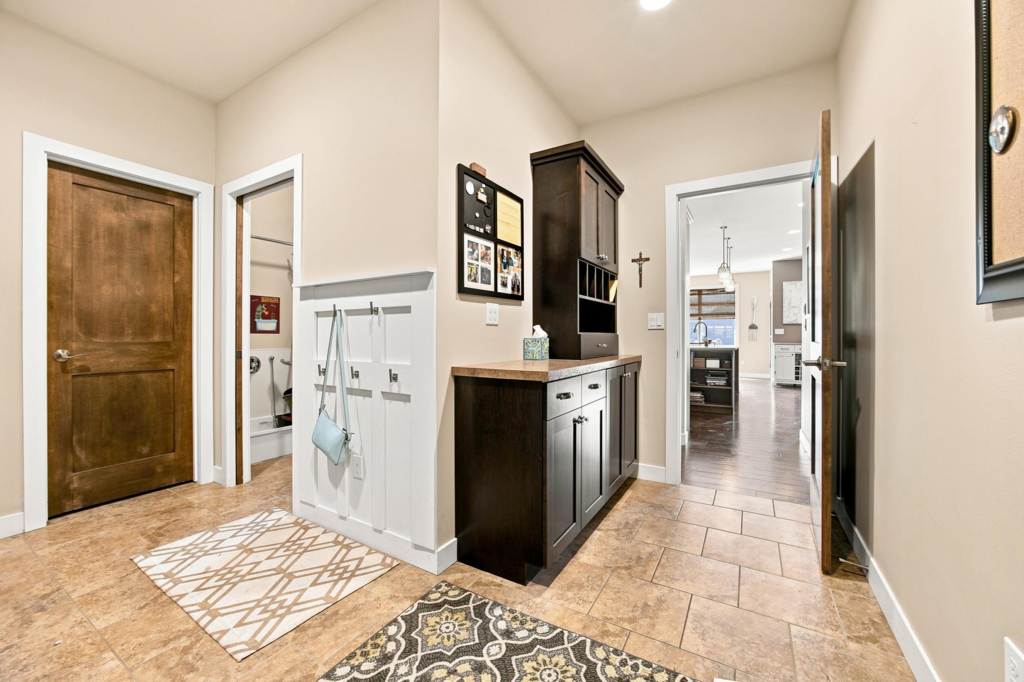 6101 Silverleaf Drive S Property Photo 26