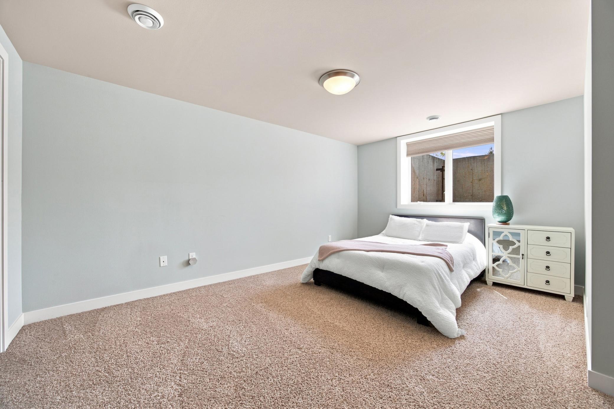 6101 Silverleaf Drive S Property Photo 37