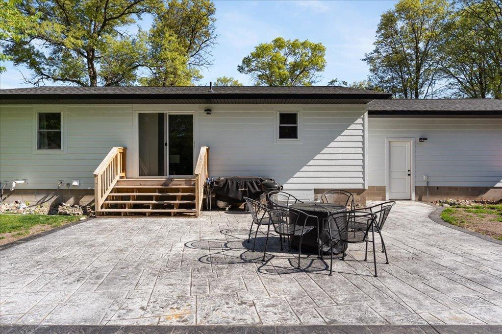6141 Donald Street Property Photo 4