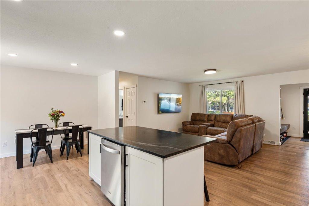 6141 Donald Street Property Photo 5