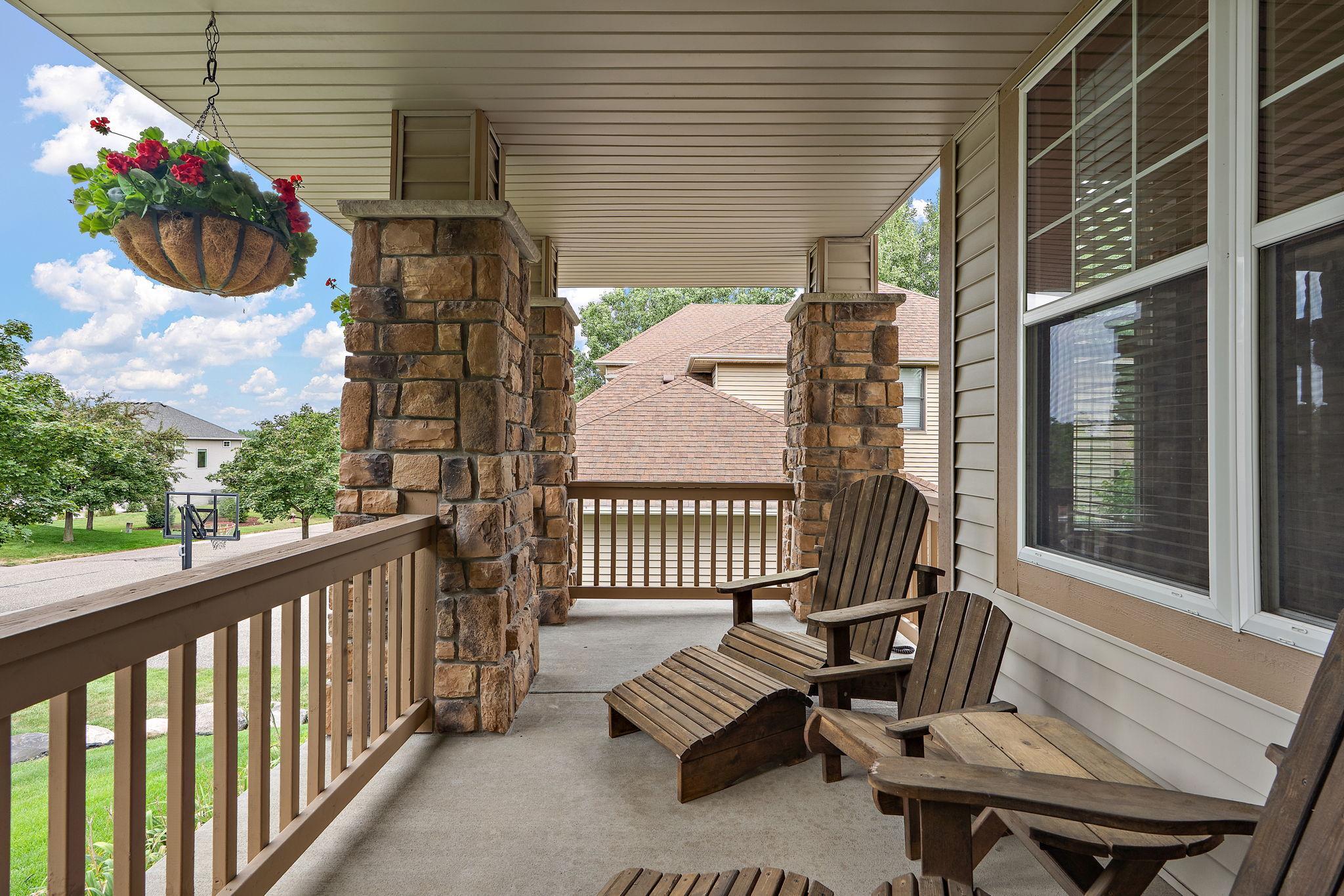 10742 Maple Boulevard Property Photo 5