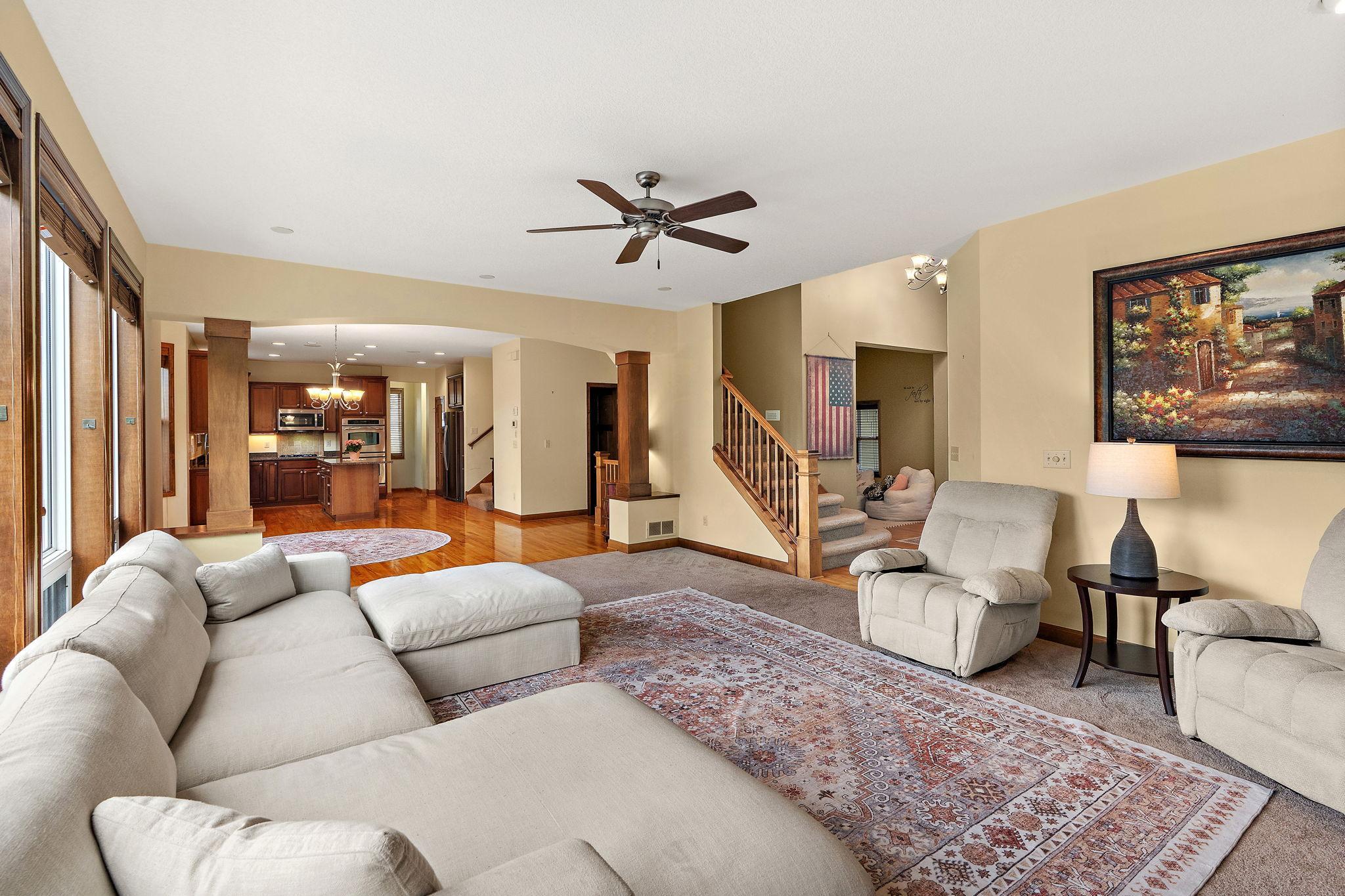 10742 Maple Boulevard Property Photo 9