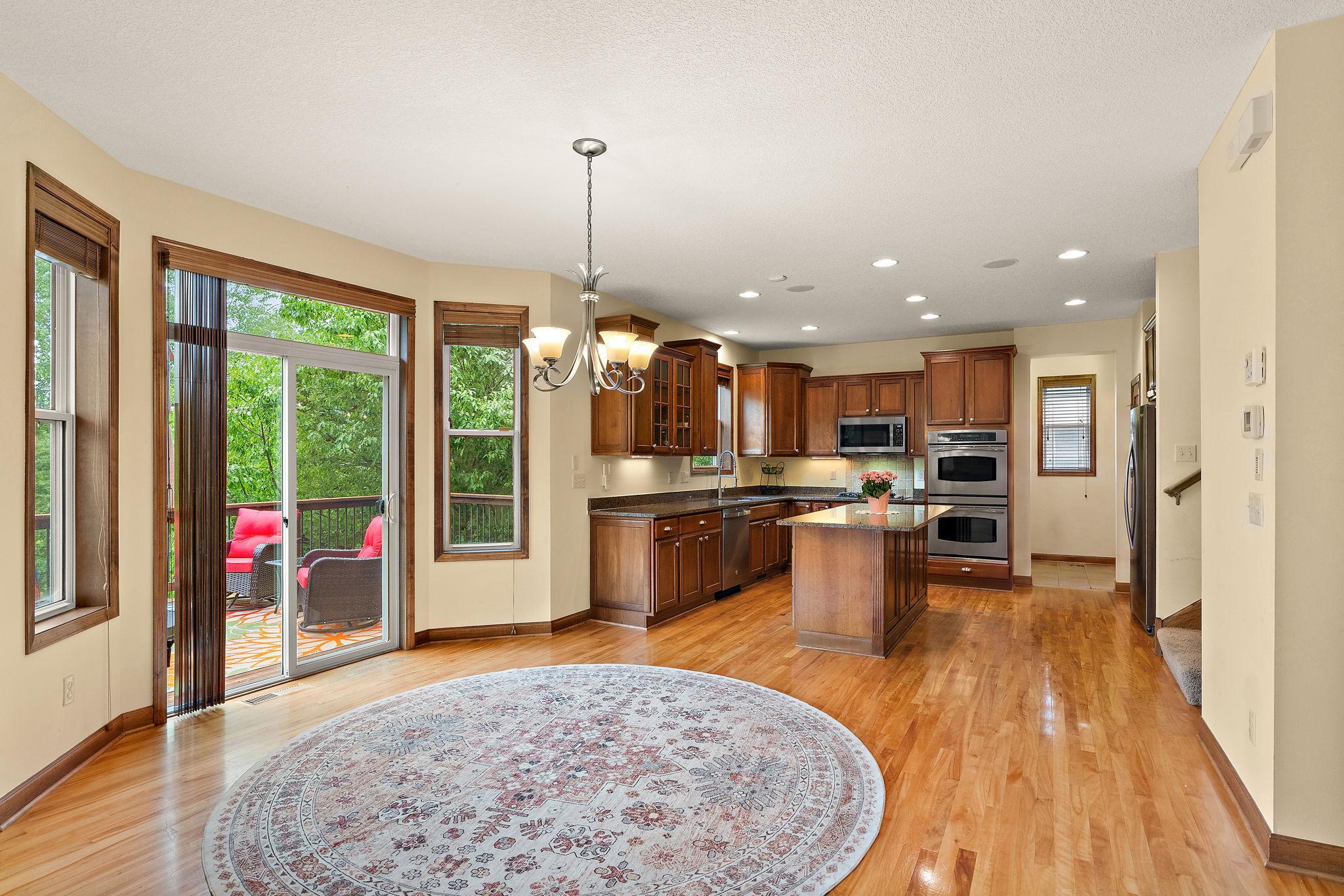10742 Maple Boulevard Property Photo 14