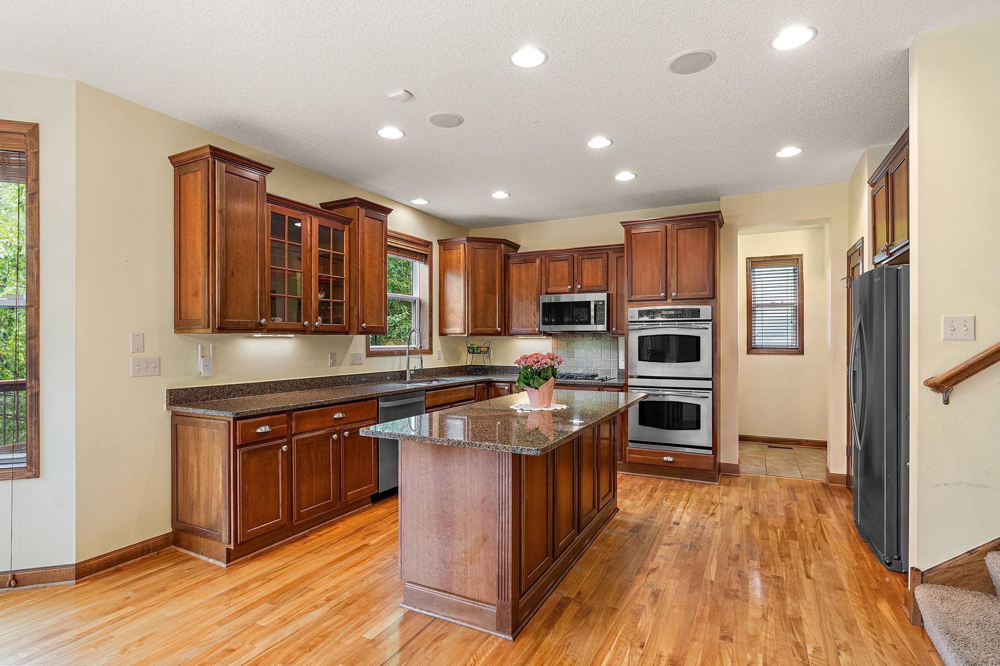 10742 Maple Boulevard Property Photo 15
