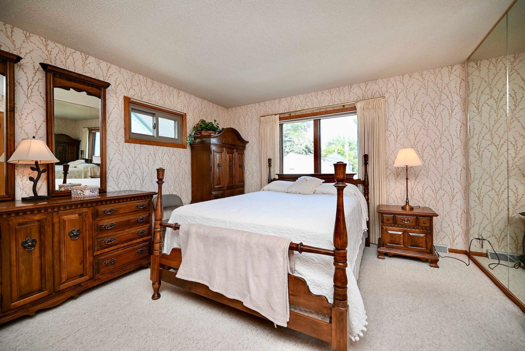 409 Olmstead Street Property Photo 13