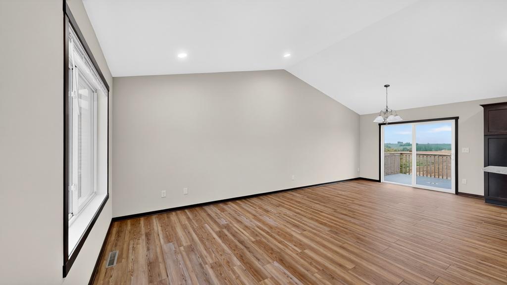 5662 King Arthur Road Nw Property Photo 4