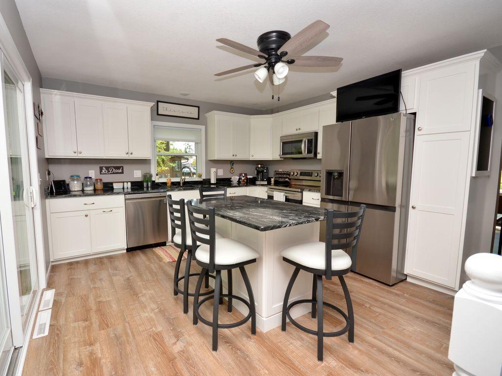 701 King Street Property Photo 2