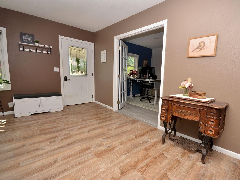 701 King Street Property Photo 14
