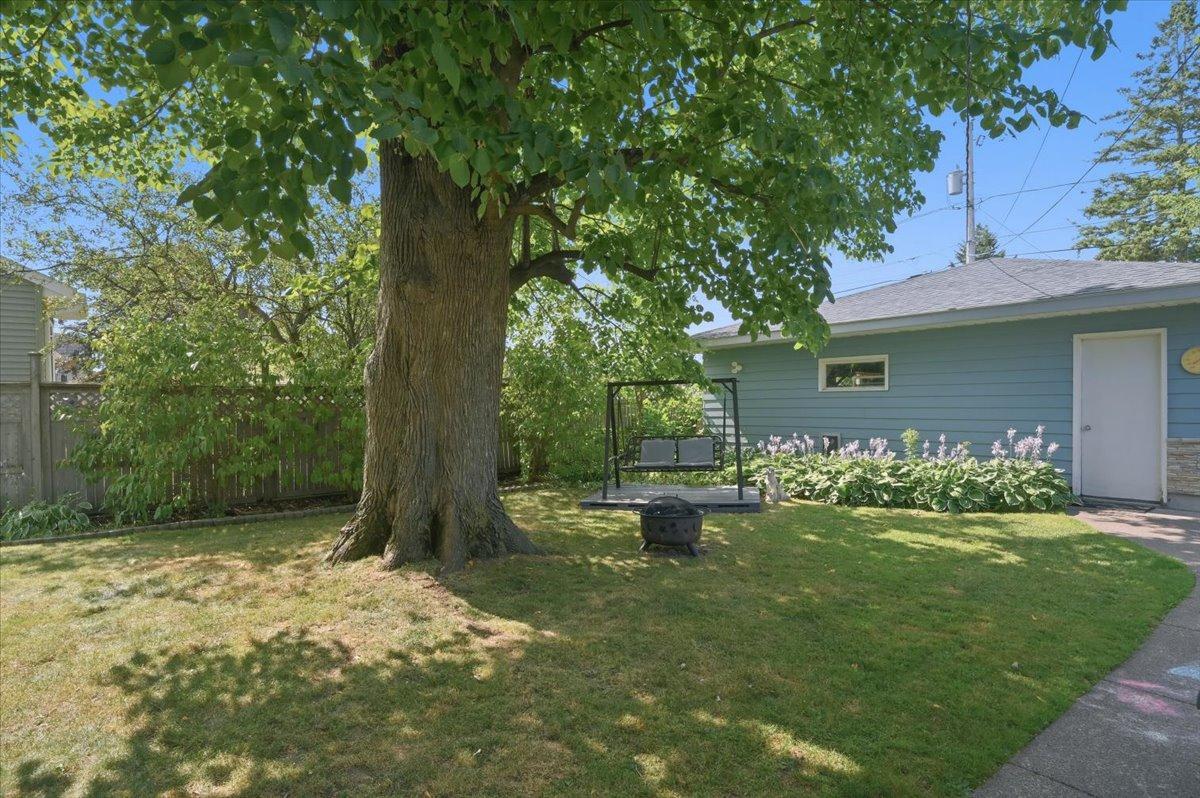 902 E 8th Street Property Photo 28