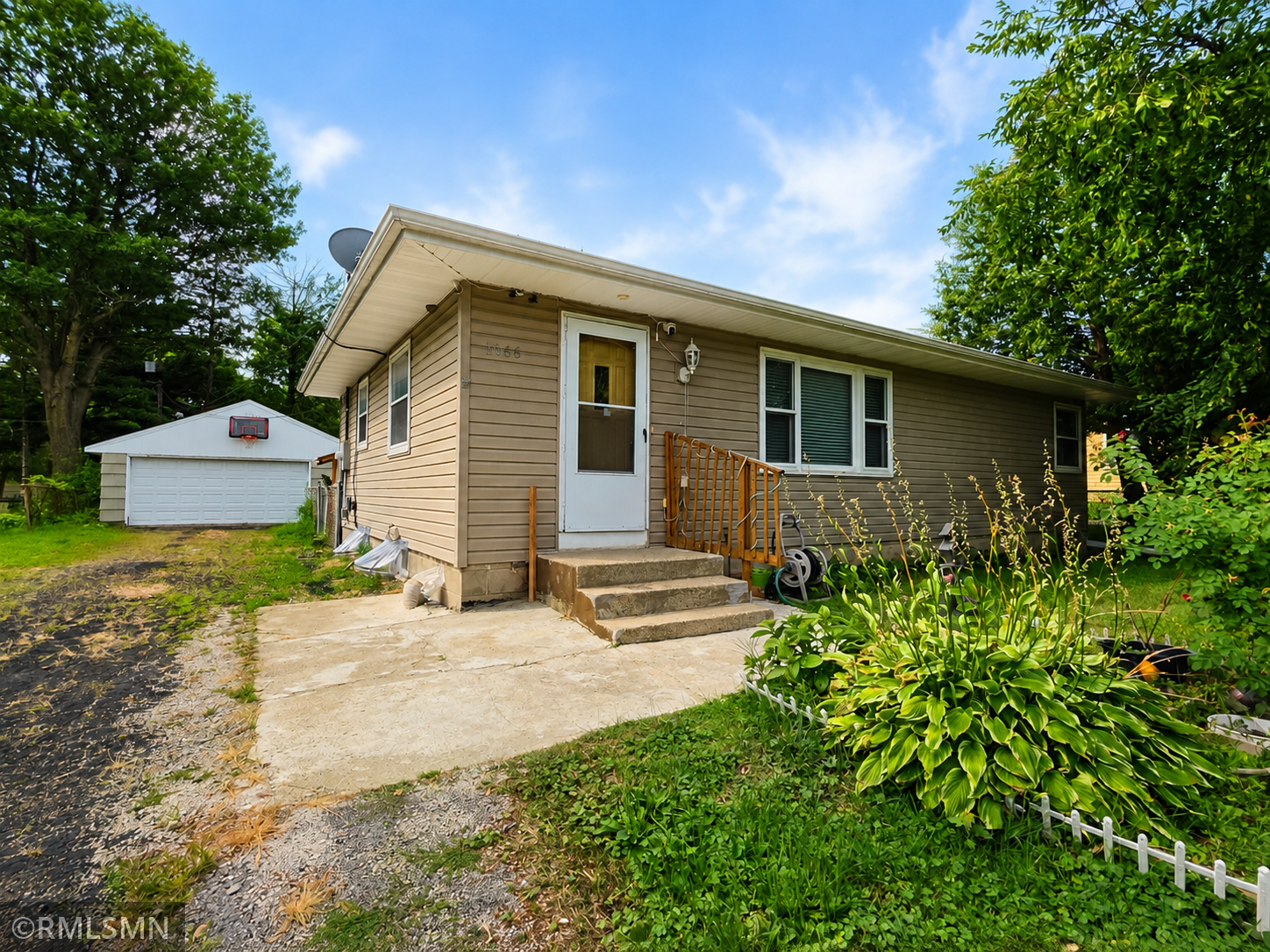 1066 Beatrice Street Property Photo 1