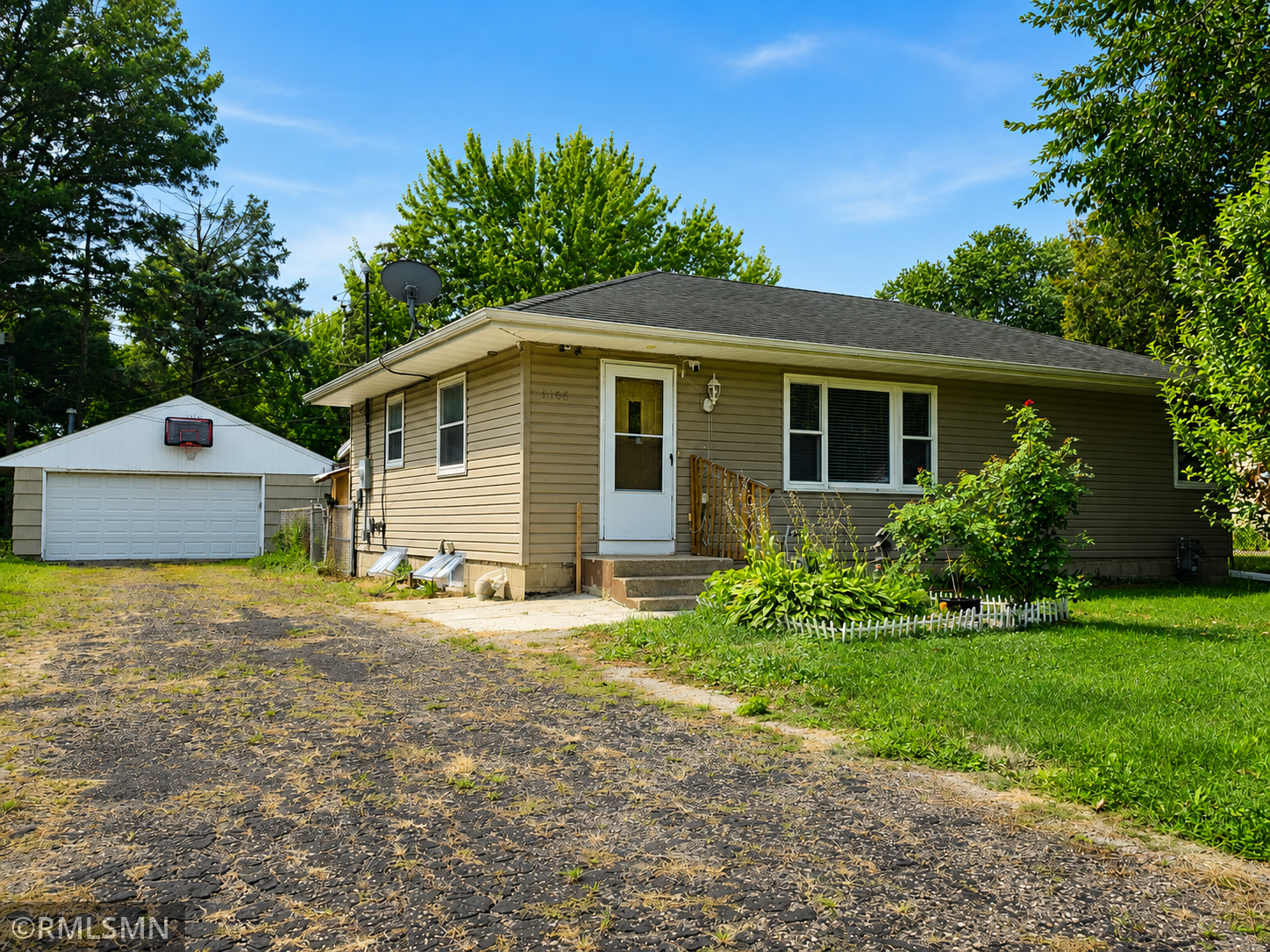 1066 Beatrice Street Property Photo 2