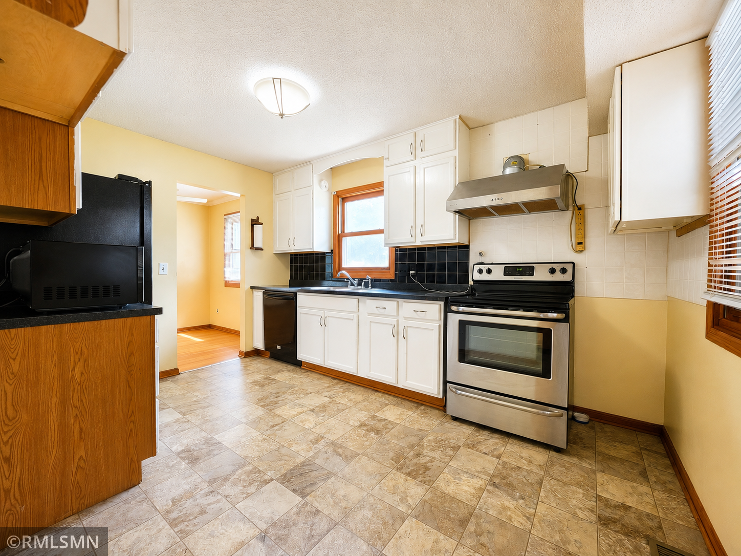 1066 Beatrice Street Property Photo 6