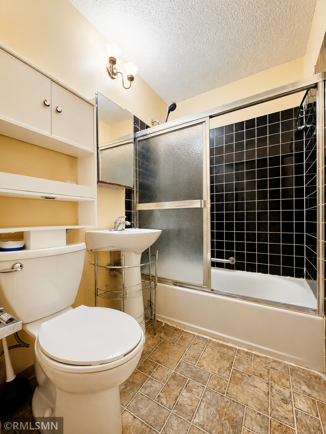 1066 Beatrice Street Property Photo 7
