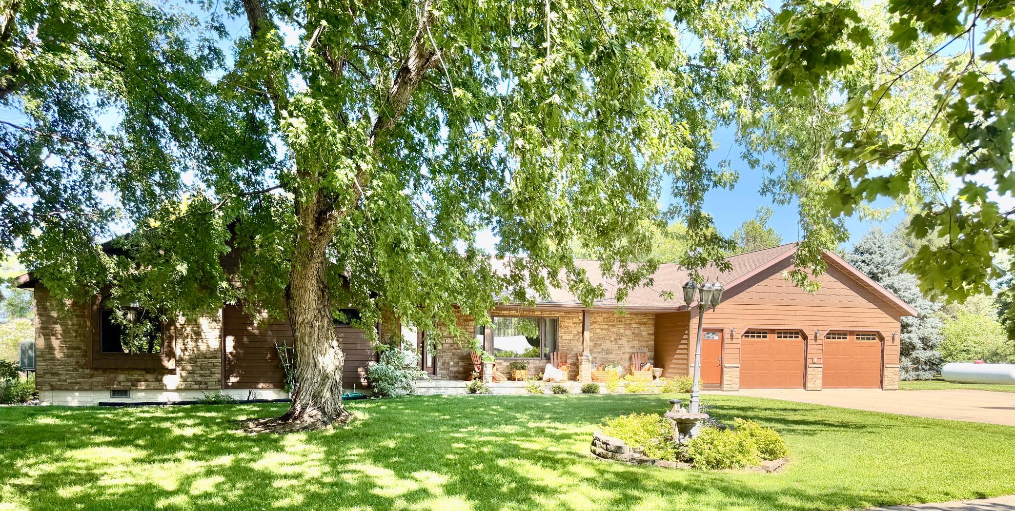 1625 Edgewater Drive Property Photo 3