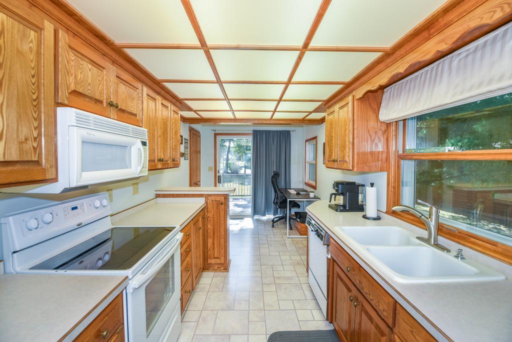 21724 Beach Road Property Photo 14
