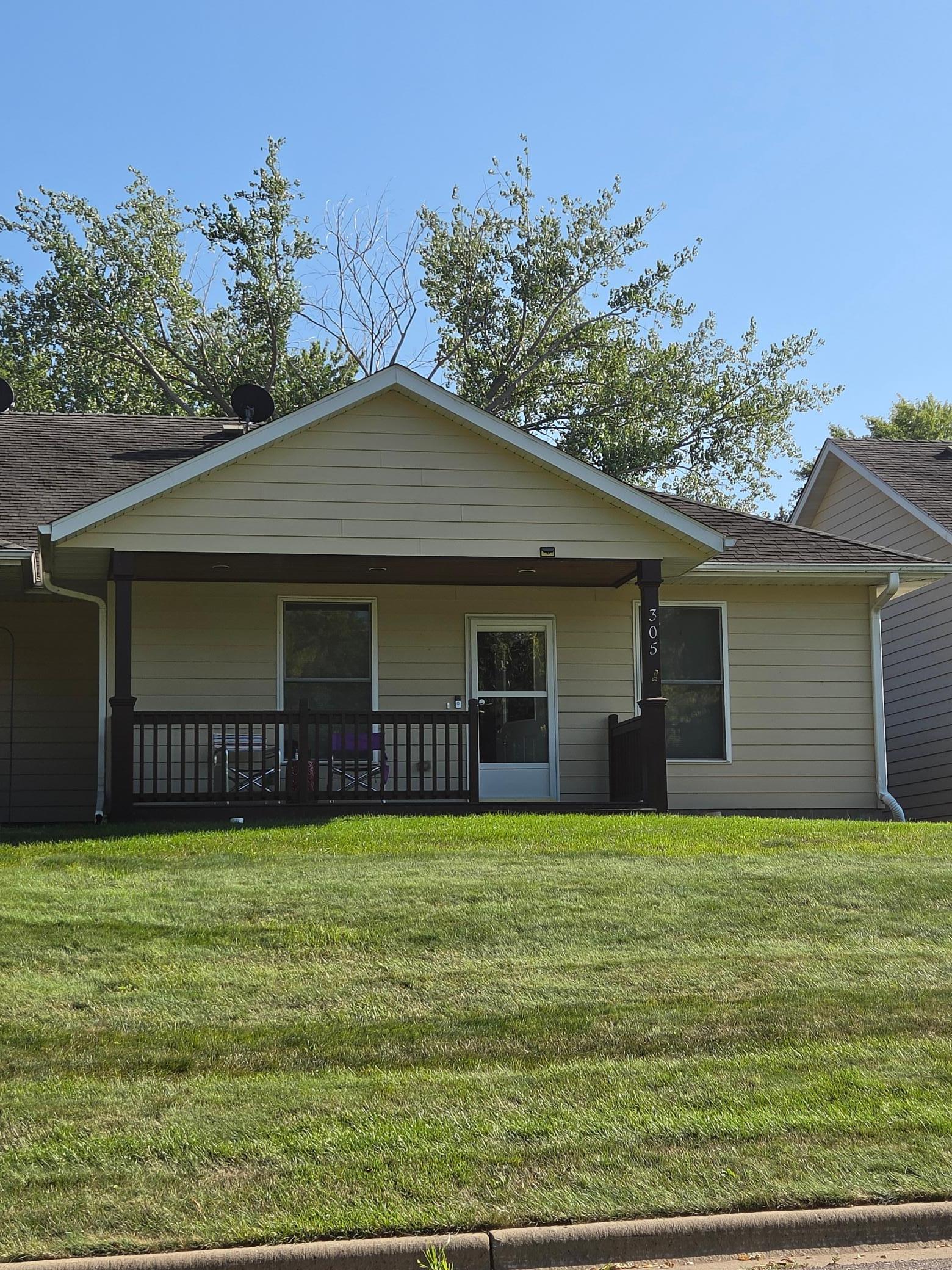 305 Maple Avenue Property Photo 1