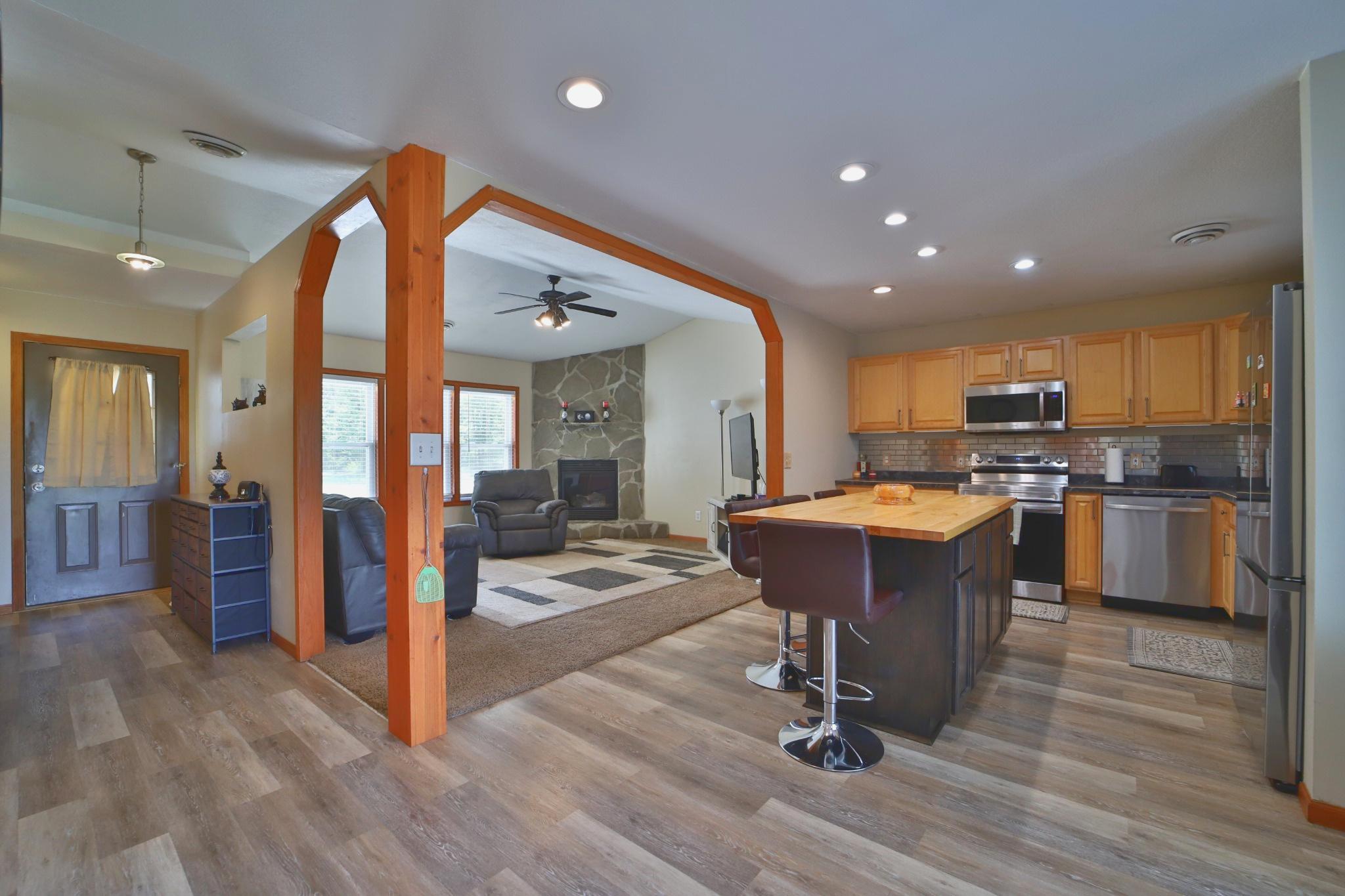3736 Cedar Scenic Road Property Photo 2