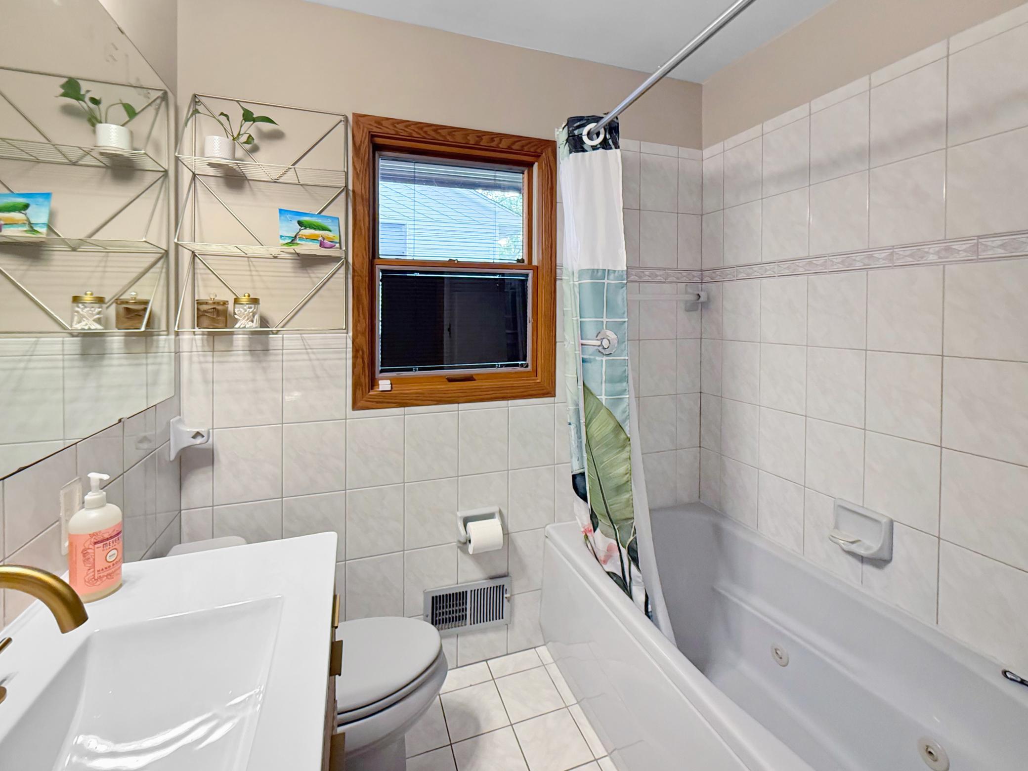 2946 Sumter Avenue N Property Photo 17