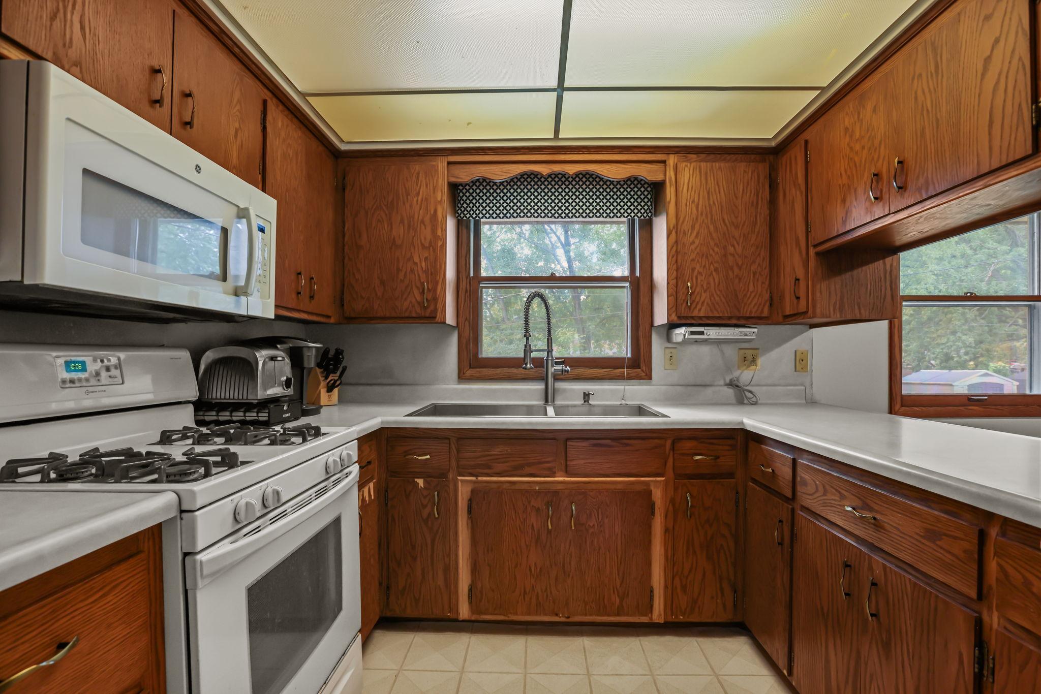 21609 Ahlstrom Avenue Property Photo 10