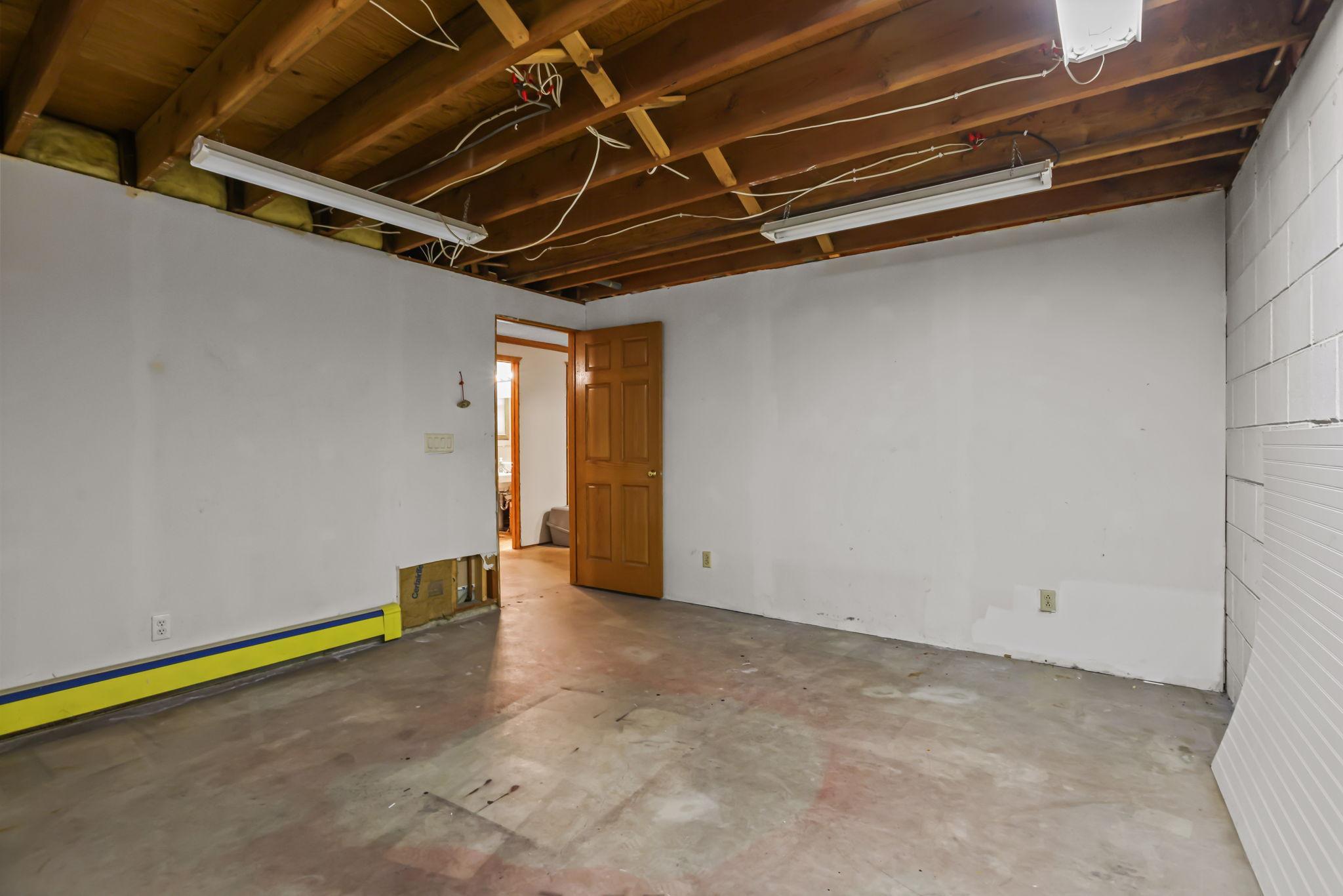 21609 Ahlstrom Avenue Property Photo 25