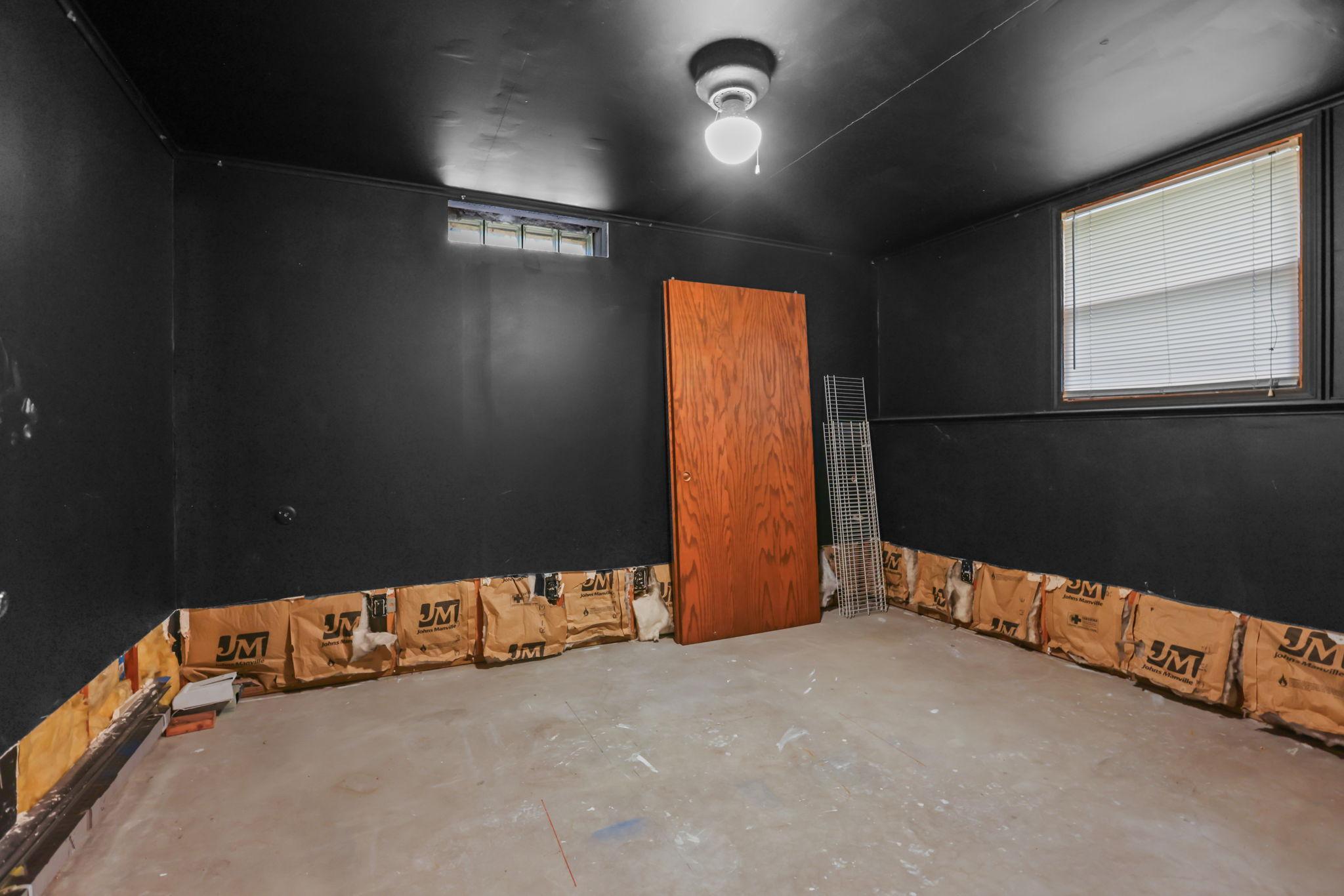 21609 Ahlstrom Avenue Property Photo 28