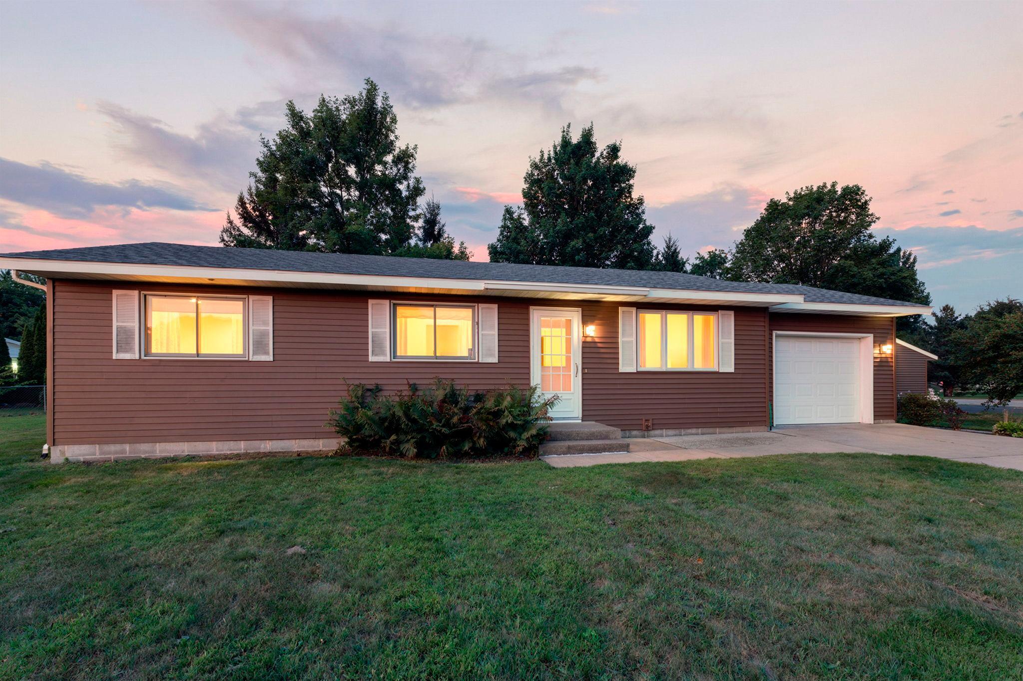 5895 Red Fox Run Property Photo 2