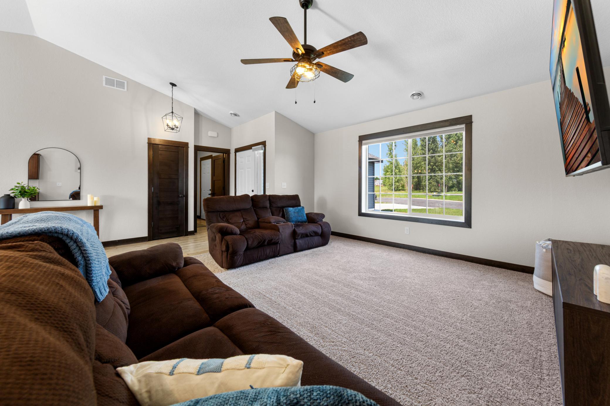 812 Pond View Drive Property Photo 7