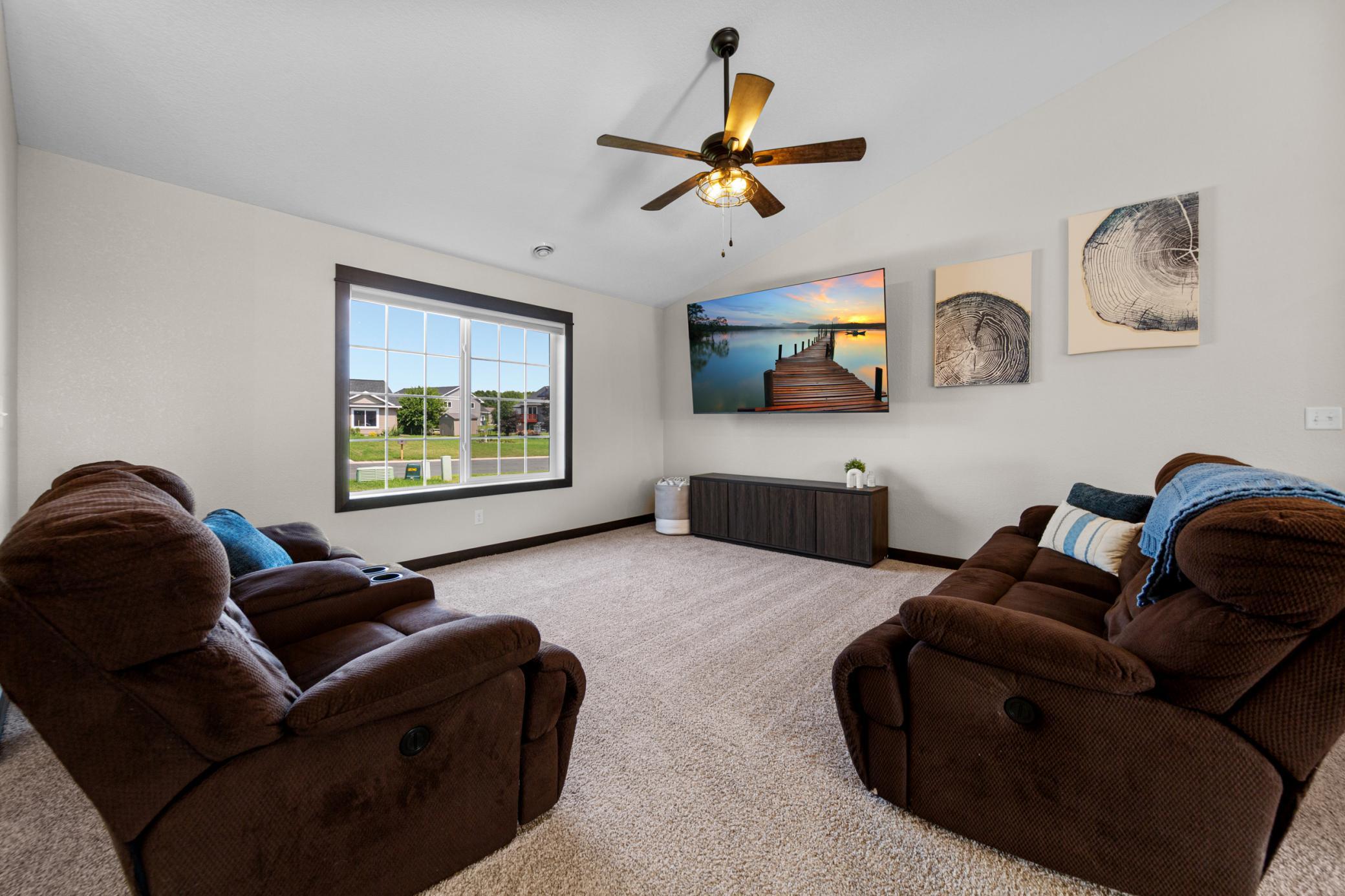 812 Pond View Drive Property Photo 8