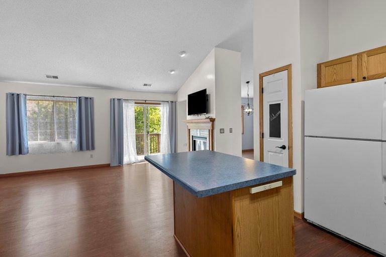 7559 Derby Lane Property Photo 6