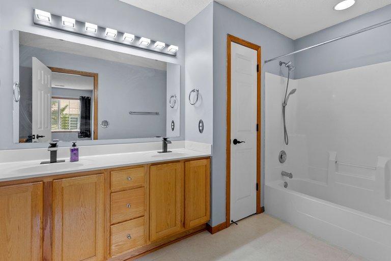 7559 Derby Lane Property Photo 15