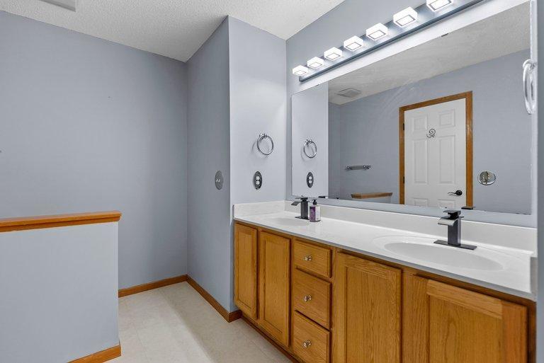 7559 Derby Lane Property Photo 16