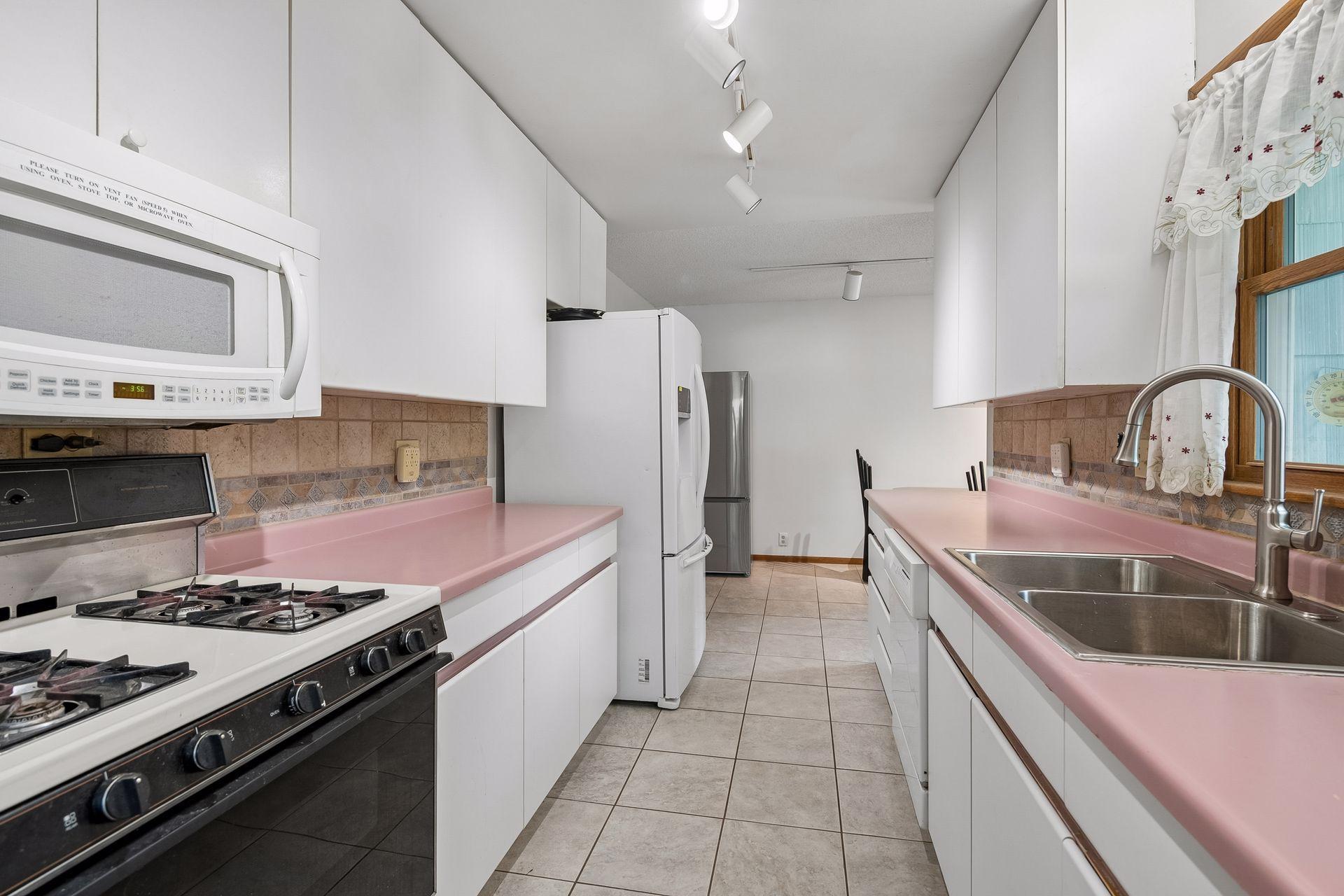 6324 Rolf Avenue Property Photo 7