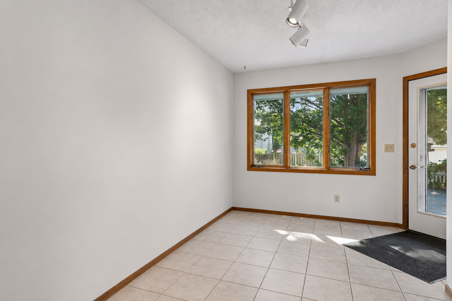 6324 Rolf Avenue Property Photo 9