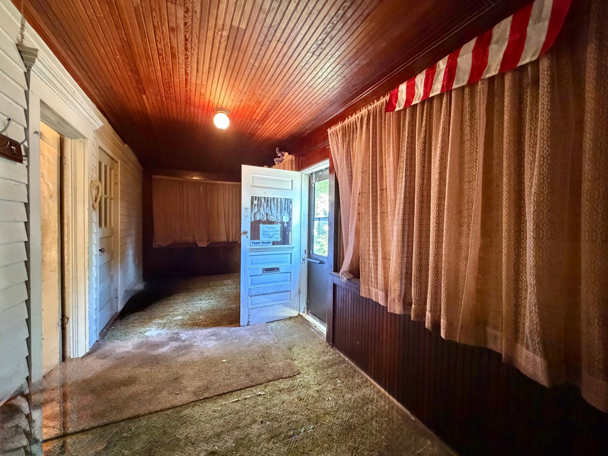 365 7th Avenue Property Photo 4